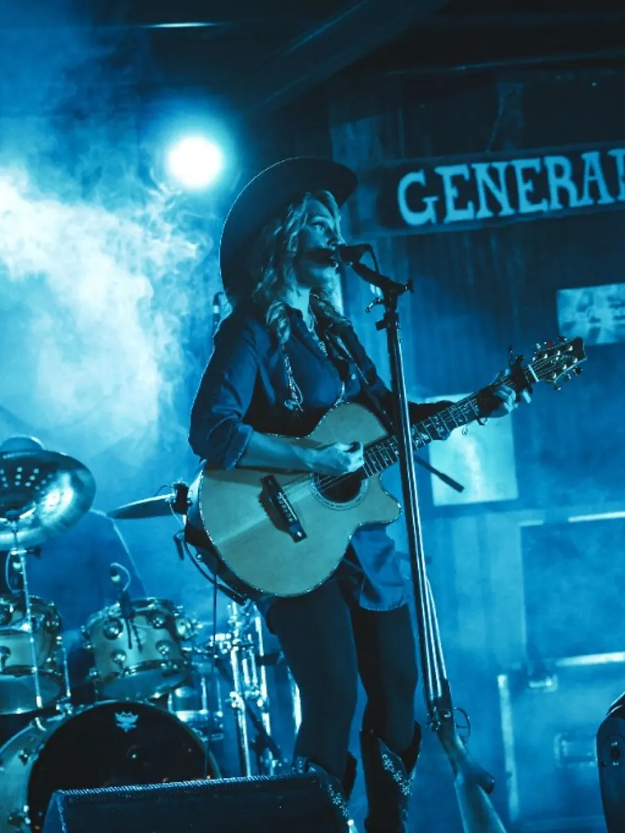 Live music on the acoustic stage